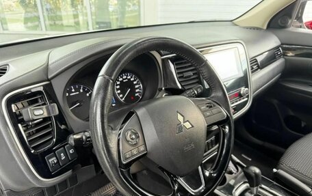 Mitsubishi Outlander III рестайлинг 3, 2020 год, 2 150 000 рублей, 10 фотография