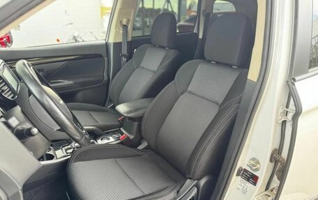 Mitsubishi Outlander III рестайлинг 3, 2020 год, 2 150 000 рублей, 14 фотография
