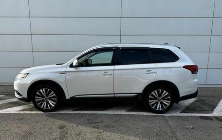 Mitsubishi Outlander III рестайлинг 3, 2020 год, 2 150 000 рублей, 8 фотография