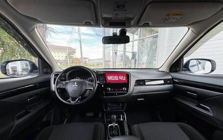 Mitsubishi Outlander III рестайлинг 3, 2020 год, 2 150 000 рублей, 11 фотография