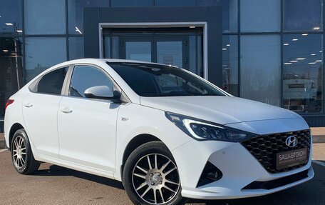 Hyundai Solaris II рестайлинг, 2021 год, 1 725 000 рублей, 2 фотография