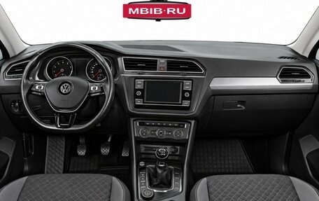 Volkswagen Tiguan II, 2017 год, 1 879 000 рублей, 11 фотография