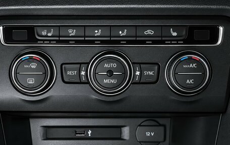 Volkswagen Tiguan II, 2017 год, 1 879 000 рублей, 13 фотография