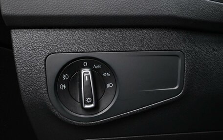 Volkswagen Tiguan II, 2018 год, 2 674 000 рублей, 18 фотография