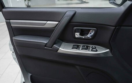 Mitsubishi Pajero IV, 2018 год, 2 990 000 рублей, 10 фотография