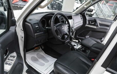 Mitsubishi Pajero IV, 2018 год, 2 990 000 рублей, 9 фотография
