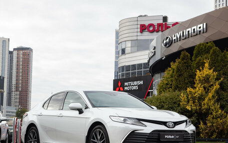 Toyota Camry, 2021 год, 3 198 000 рублей, 2 фотография