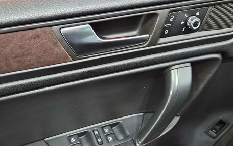 Volkswagen Touareg III, 2011 год, 1 550 000 рублей, 16 фотография