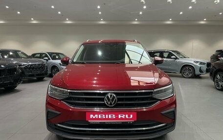 Volkswagen Tiguan II, 2020 год, 3 100 000 рублей, 2 фотография
