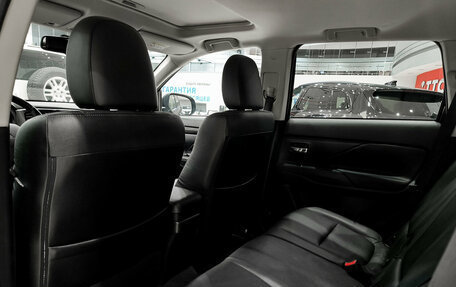 Mitsubishi Outlander III рестайлинг 3, 2015 год, 2 220 000 рублей, 15 фотография