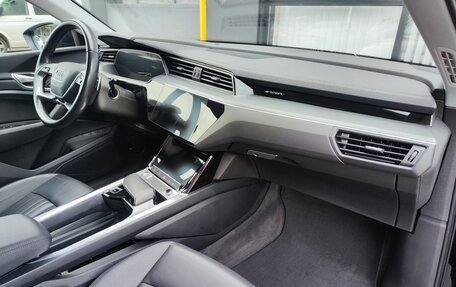 Audi e-tron I, 2020 год, 3 940 000 рублей, 12 фотография