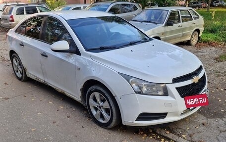 Chevrolet Cruze II, 2010 год, 300 000 рублей, 2 фотография