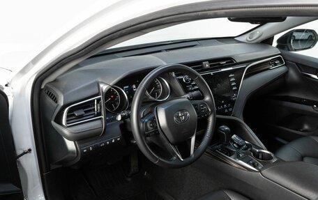 Toyota Camry, 2018 год, 3 049 000 рублей, 10 фотография