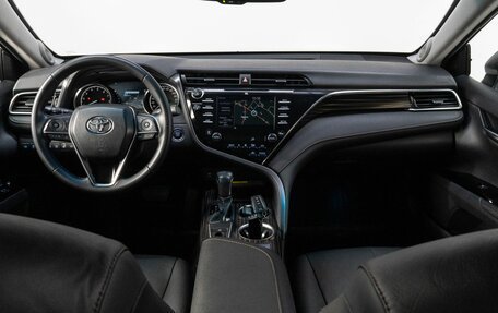 Toyota Camry, 2018 год, 3 049 000 рублей, 21 фотография