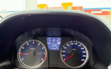 Hyundai Solaris II рестайлинг, 2015 год, 1 050 000 рублей, 18 фотография
