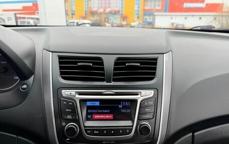 Hyundai Solaris II рестайлинг, 2015 год, 1 050 000 рублей, 23 фотография