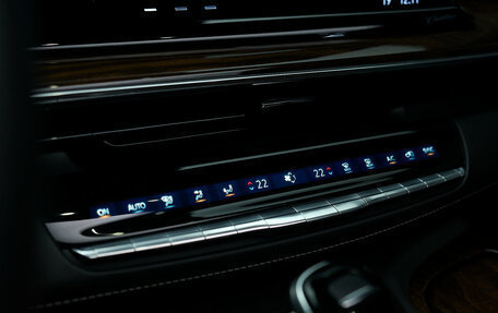 Cadillac Escalade V, 2023 год, 14 000 000 рублей, 31 фотография