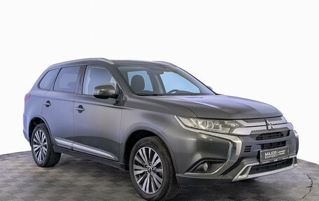 Mitsubishi Outlander III рестайлинг 3, 2019 год, 2 390 000 рублей, 3 фотография