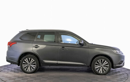 Mitsubishi Outlander III рестайлинг 3, 2019 год, 2 390 000 рублей, 4 фотография