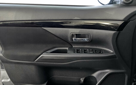 Mitsubishi Outlander III рестайлинг 3, 2019 год, 2 390 000 рублей, 19 фотография