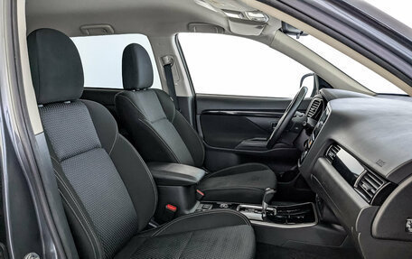 Mitsubishi Outlander III рестайлинг 3, 2019 год, 2 390 000 рублей, 23 фотография