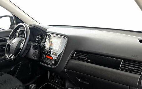 Mitsubishi Outlander III рестайлинг 3, 2019 год, 2 390 000 рублей, 13 фотография