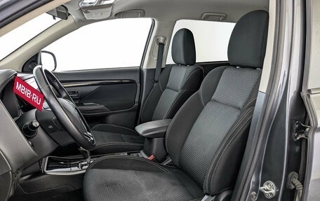 Mitsubishi Outlander III рестайлинг 3, 2019 год, 2 390 000 рублей, 20 фотография