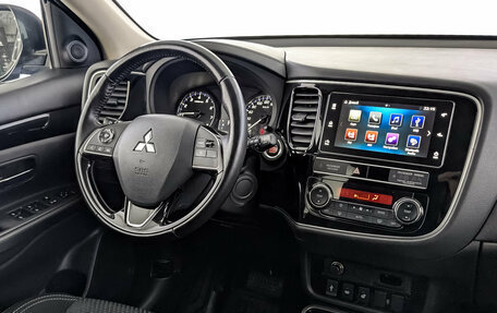 Mitsubishi Outlander III рестайлинг 3, 2019 год, 2 390 000 рублей, 28 фотография