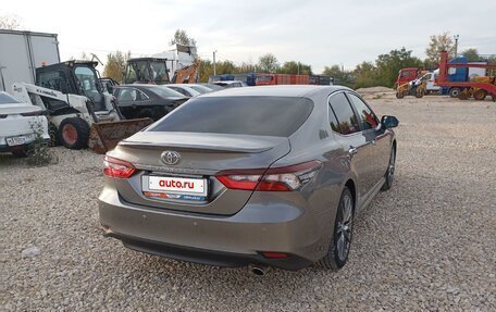 Toyota Camry, 2022 год, 3 870 000 рублей, 2 фотография
