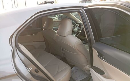 Toyota Camry, 2022 год, 3 870 000 рублей, 10 фотография