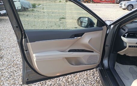 Toyota Camry, 2022 год, 3 870 000 рублей, 9 фотография