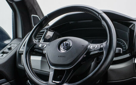 Volkswagen Multivan T6 рестайлинг, 2018 год, 4 770 000 рублей, 15 фотография
