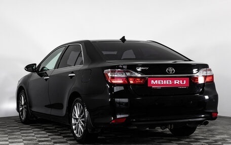 Toyota Camry, 2017 год, 1 799 000 рублей, 7 фотография