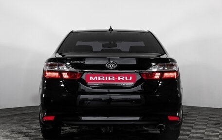 Toyota Camry, 2017 год, 1 799 000 рублей, 6 фотография