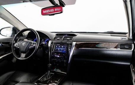 Toyota Camry, 2017 год, 1 799 000 рублей, 9 фотография
