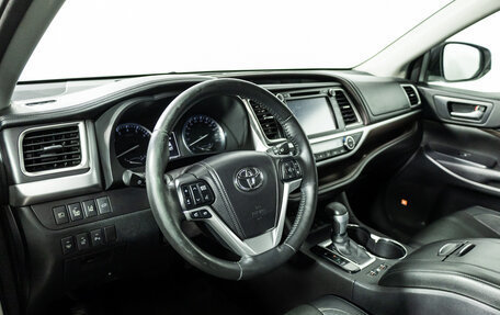 Toyota Highlander III, 2014 год, 2 399 900 рублей, 11 фотография