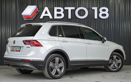 Volkswagen Tiguan II, 2018 год, 2 799 000 рублей, 3 фотография