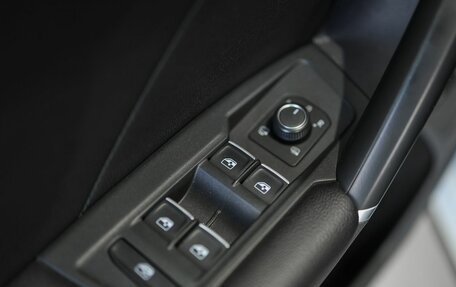 Volkswagen Tiguan II, 2018 год, 2 799 000 рублей, 13 фотография