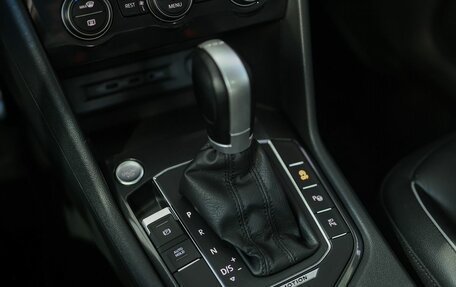 Volkswagen Tiguan II, 2018 год, 2 799 000 рублей, 27 фотография