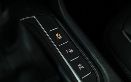 Volkswagen Tiguan II, 2018 год, 2 799 000 рублей, 28 фотография