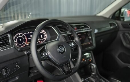 Volkswagen Tiguan II, 2018 год, 2 799 000 рублей, 5 фотография
