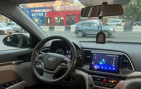 Hyundai Elantra VI рестайлинг, 2017 год, 1 250 000 рублей, 10 фотография