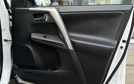 Toyota RAV4, 2019 год, 2 300 000 рублей, 13 фотография