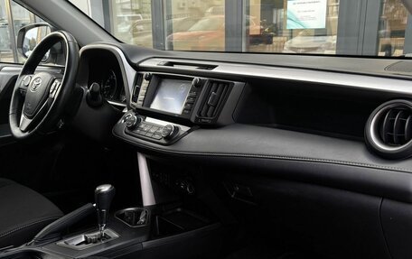 Toyota RAV4, 2019 год, 2 300 000 рублей, 14 фотография