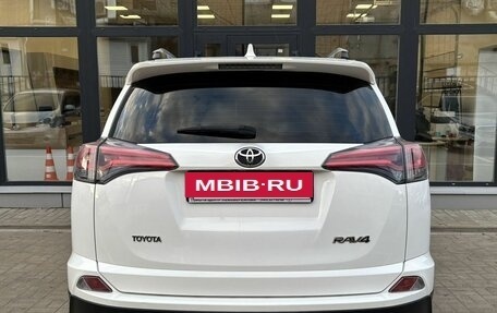 Toyota RAV4, 2019 год, 2 300 000 рублей, 24 фотография