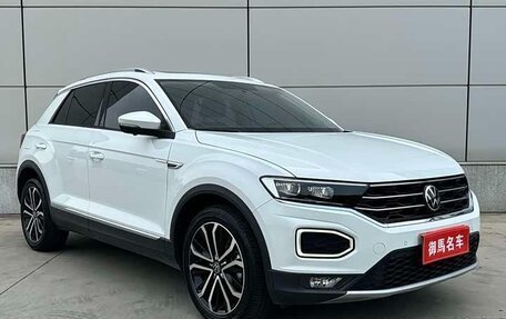 Volkswagen T-Roc I, 2022 год, 1 600 020 рублей, 2 фотография
