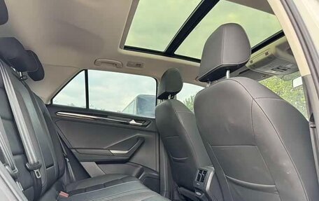 Volkswagen T-Roc I, 2022 год, 1 600 020 рублей, 9 фотография