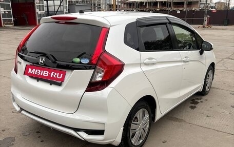 Honda Fit III, 2018 год, 990 000 рублей, 4 фотография