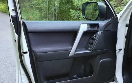 Toyota Land Cruiser Prado 150 рестайлинг 2, 2014 год, 3 000 000 рублей, 13 фотография