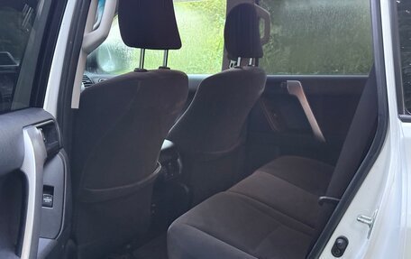 Toyota Land Cruiser Prado 150 рестайлинг 2, 2014 год, 3 000 000 рублей, 14 фотография